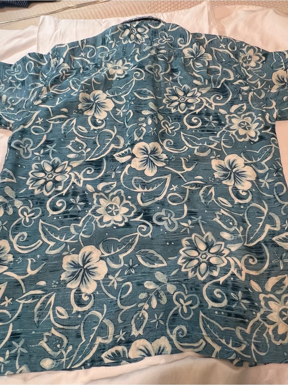 Tommy Bahama Teal Blue Floral Short-Sleeve Button-Down Shirt 100% silk - Picture 5 of 6